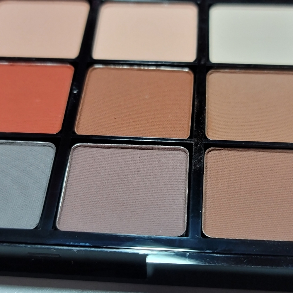 Eyeshadow - Picture 6 of 9